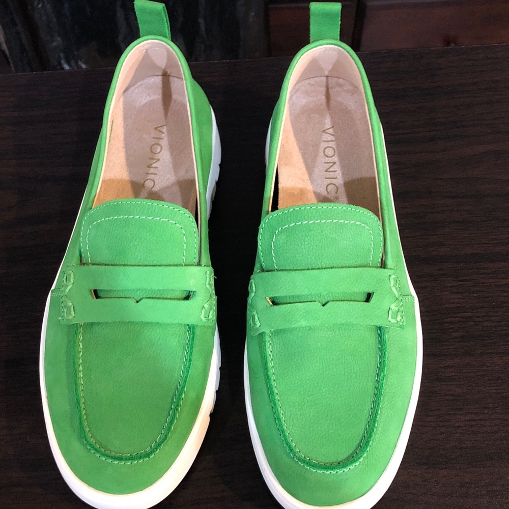 Vionic Lime Green Suede Slip-On Loafers, size 7.5 NEW NO BOX